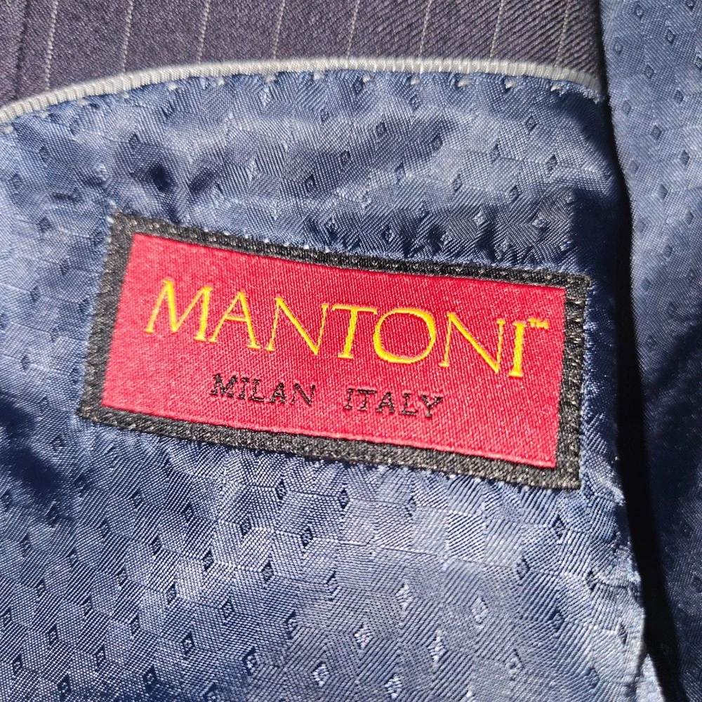 Mantoni Super 140S Pinstripe 2-Piece Suit Virgin Wool Navy Sz 46L
